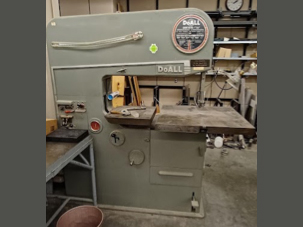 Vertical band saw