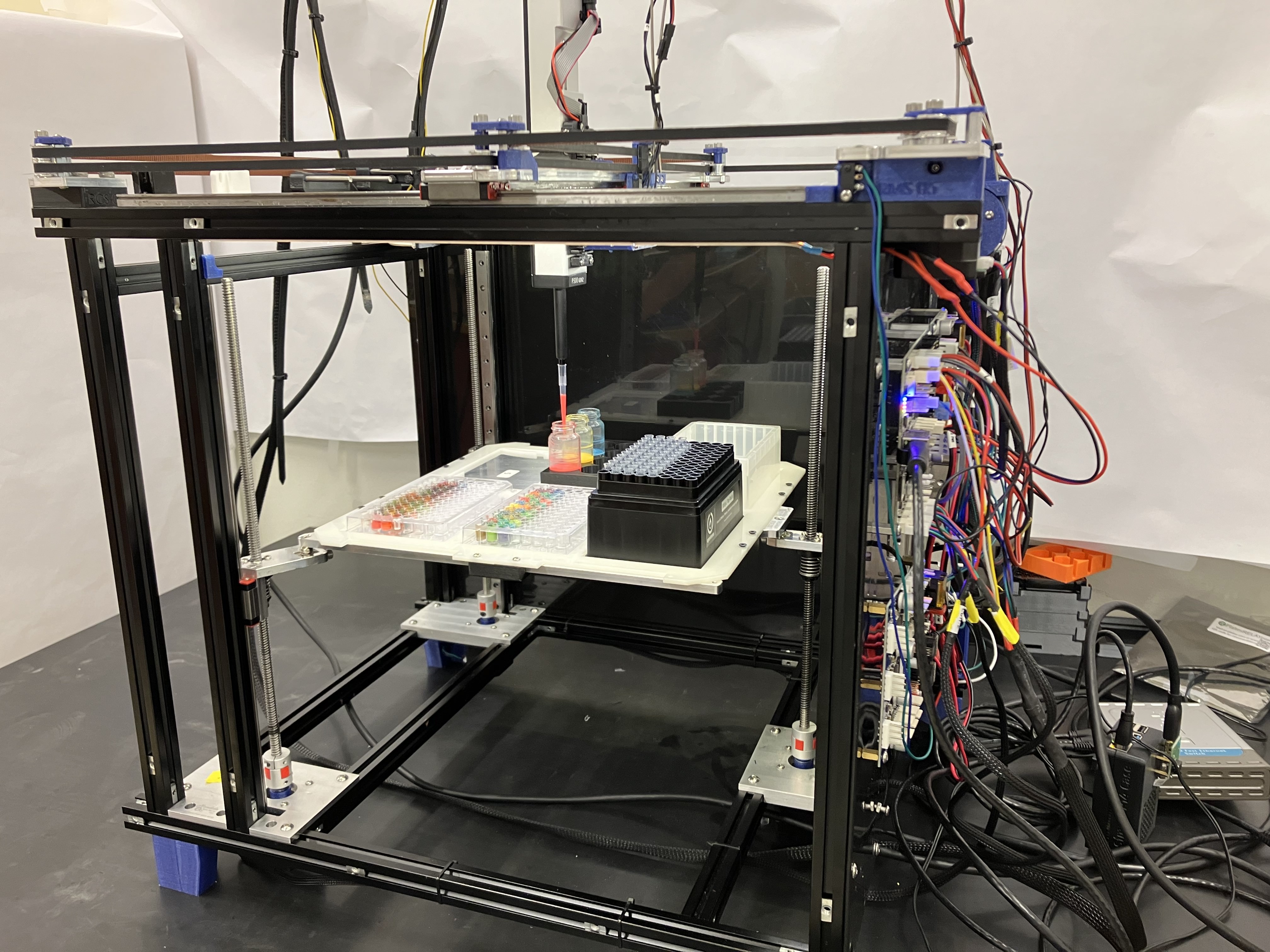 Jubilee robot built by ChemE students in the Pozzo lab