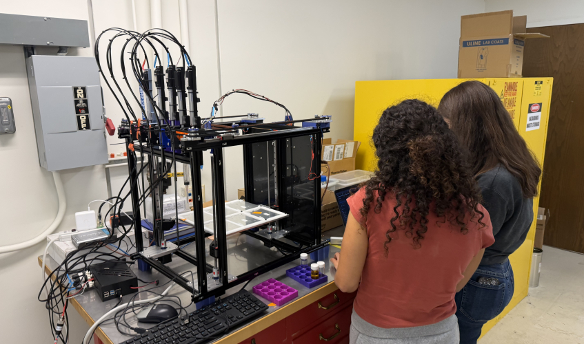 Students work with the Jubilee pipetting robot. 